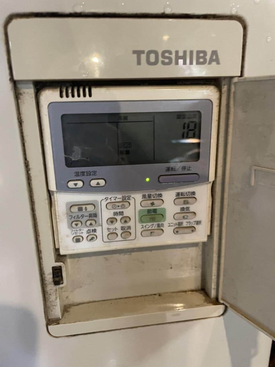 エアコンの操作盤（写真提供：白輪剛史さん）