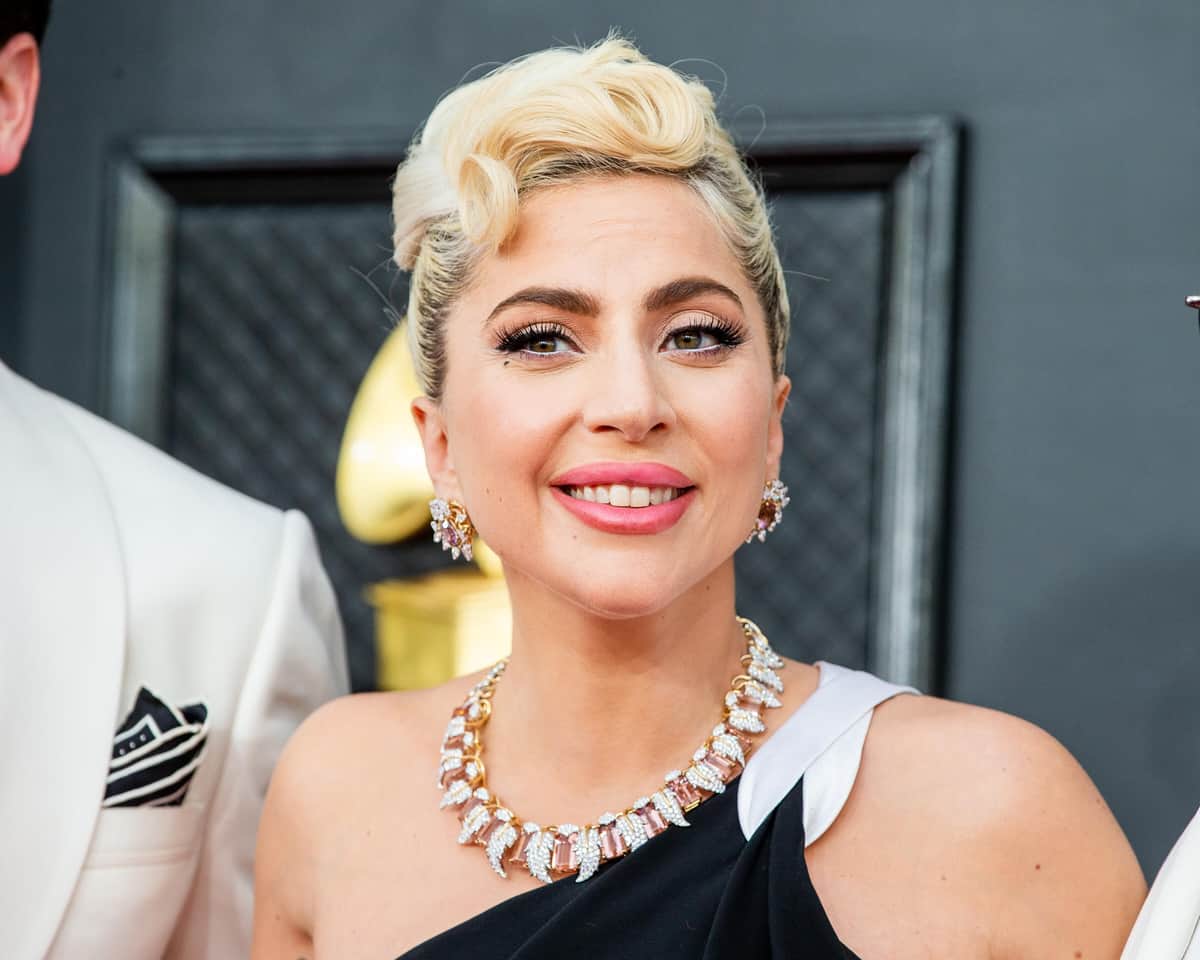 レディー・ガガ、来日公演で「神対応」　豪雨でも傘ささずファン見送り...粋なサプライズに「心から感動しました」