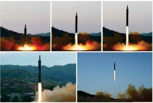 今回北朝鮮が発射したミサイルは、2017年に発射された中距離弾道ミサイル（IRBM）の「火星12」型と同型だとみられている（写真は当時の労働新聞から）