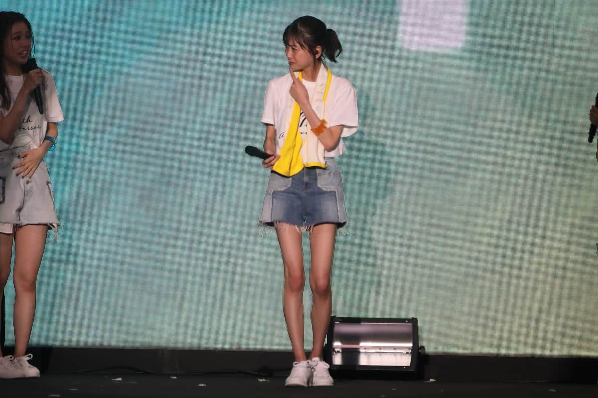 「チームK4」新キャプテンに決まった松岡はなさん。指名を受けて涙を流した