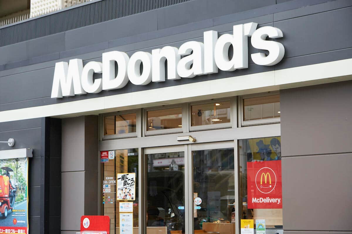 マック店員「神対応」に称賛　ドリンク＆ポテトを床にこぼしたら...店の心遣いに「感動しました」