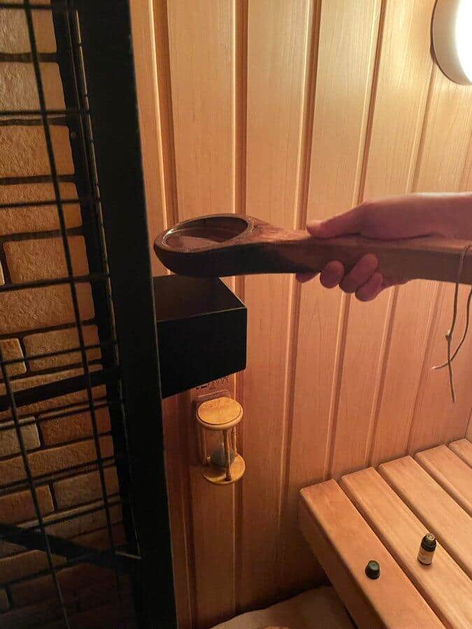 黒いロウリュが被害に遭った（西山誠＠gihusaunaさんのツイッターから）