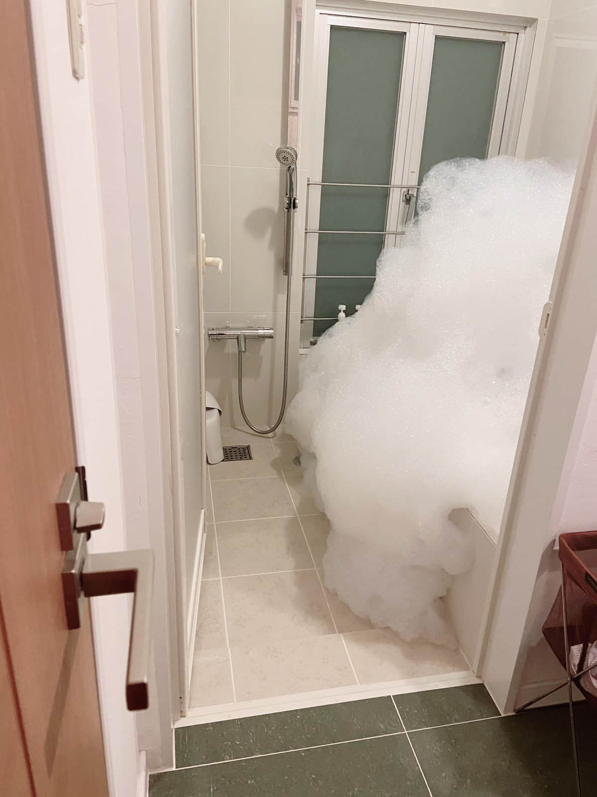 「漫画で見るような泡の量」　ジャグジー仰天写真に8万いいね...なぜこんな状況に？投稿者に聞いた