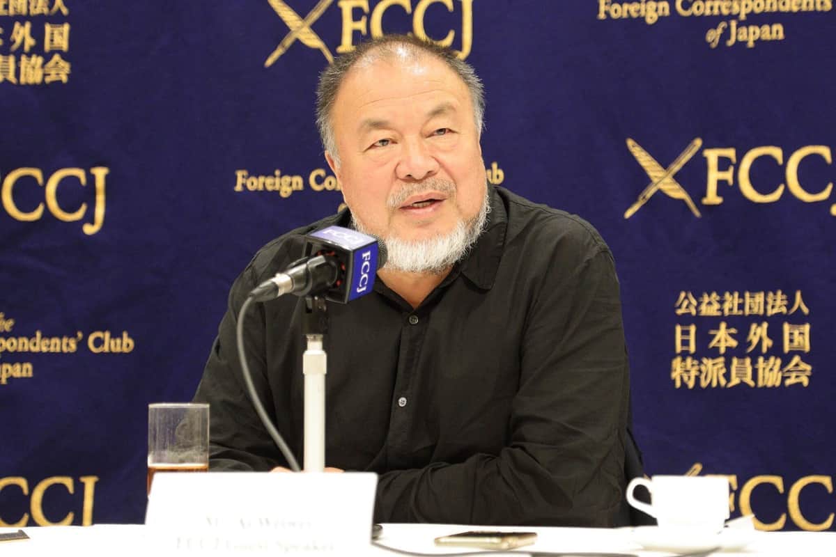 「フェイク写真が現実になったようだ」　中国民主活動家が指摘した、胡錦涛氏「途中退場劇」の異様