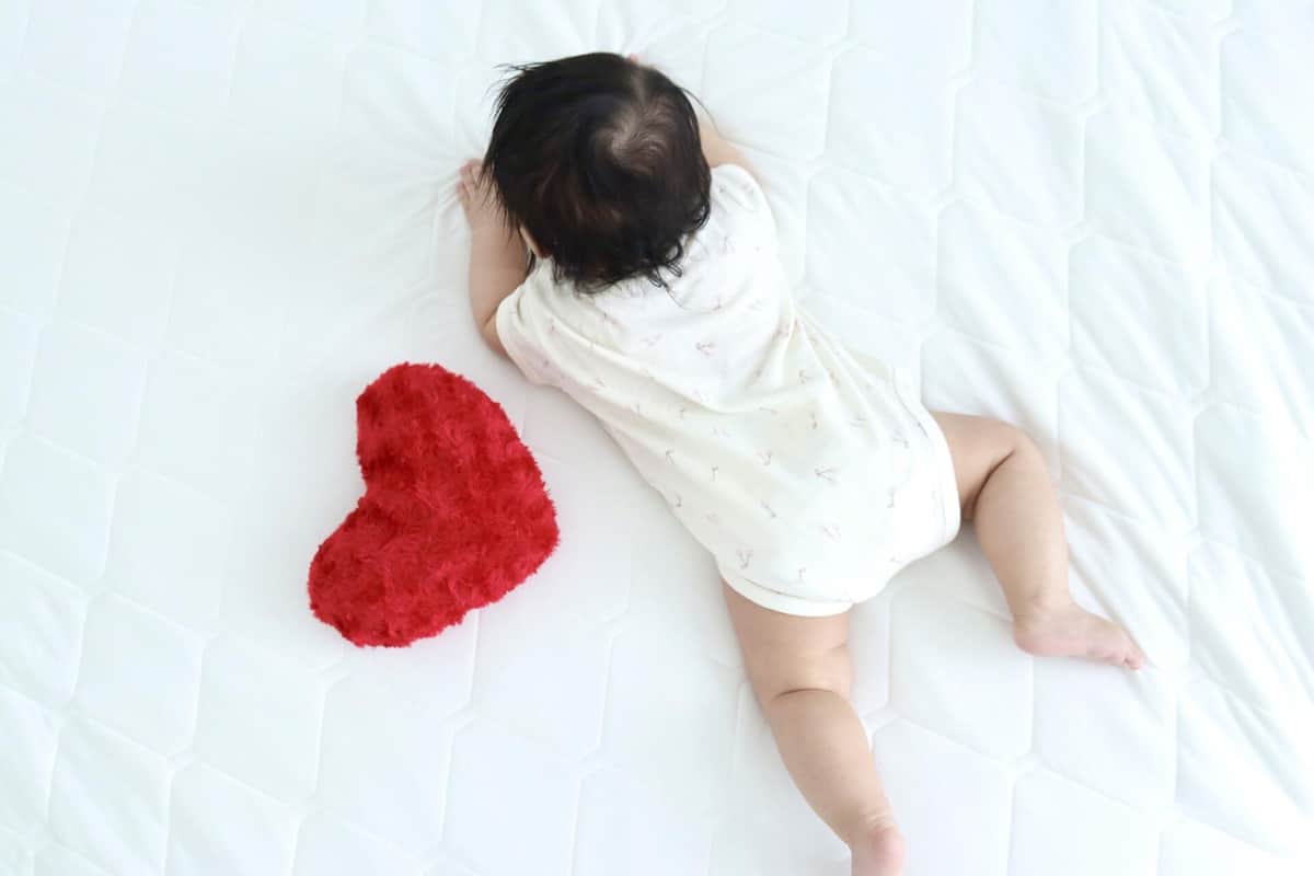 コニー「おくるみ」商品を販売休止...「安全性を再確認して再開予定」　脚締めつけタイプに医師警鐘