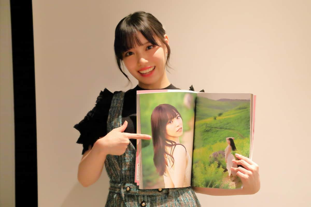 STU48の岩田陽菜さん。お気に入りのカットを披露してくれた（スタイリスト／大橋みずな、ヘアメイク／前田紗良）