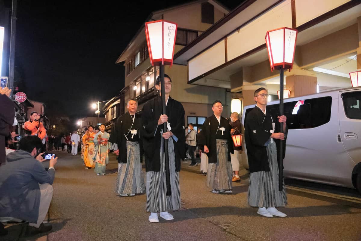 湯涌ぼんぼり祭りの様子（山下さん提供）