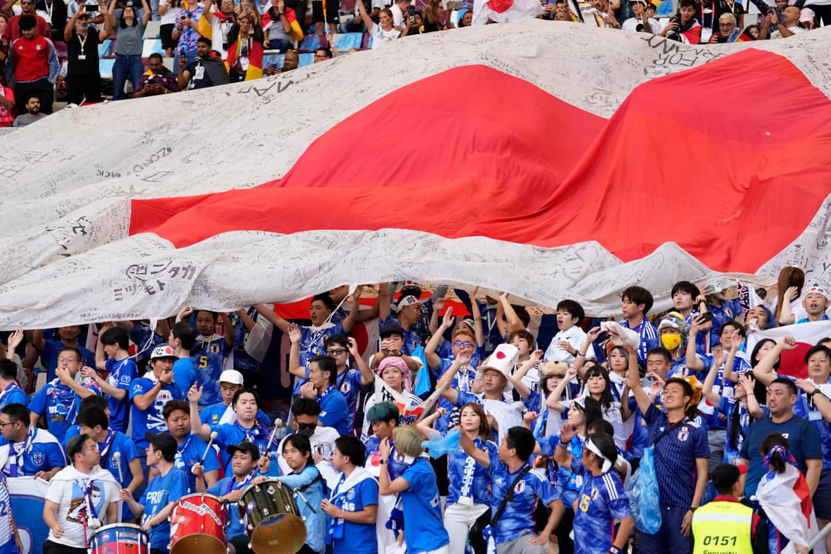 「ゴミ拾い褒められて喜ぶ奴隷根性」　W杯日本代表＆サポの清掃、大王製紙元会長がブチギレ批判「気持ち悪い」