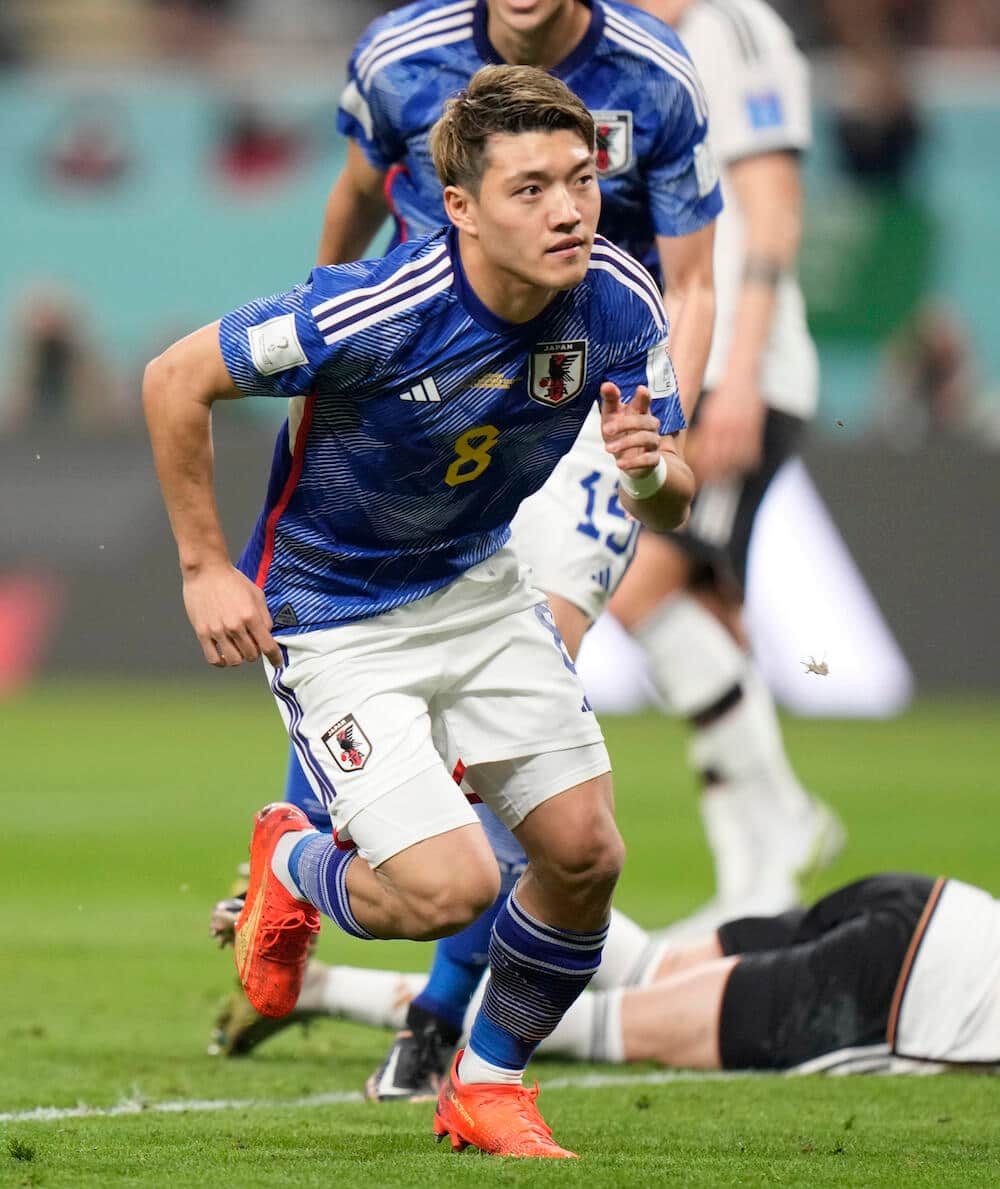 堂安律に「似てる」「ガチ本人かと」　遠目ならそっくり？芸人モノマネに反響