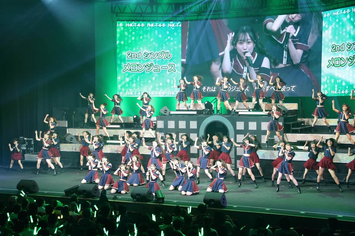 11周年記念コンサートは2日間にわたって開かれる。11月26日には全シングル表題曲が披露された