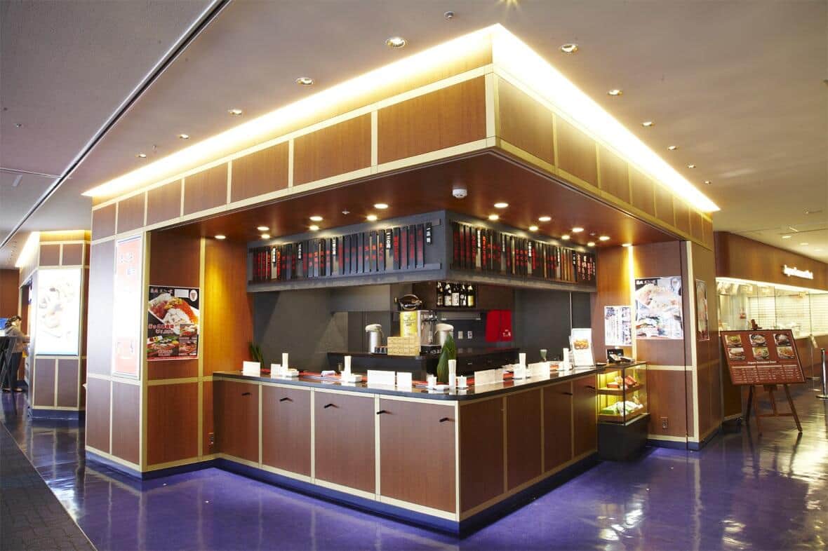 包丁は全てチェーンで固定...寿司屋の安全対策が話題に　なぜここまで？その理由は「立地」にあった