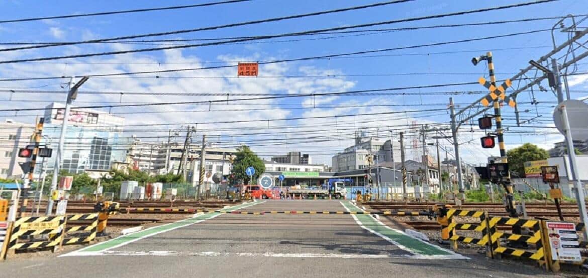 今回の立ち入りがあった矢向踏切（グーグルのストリートビューから）