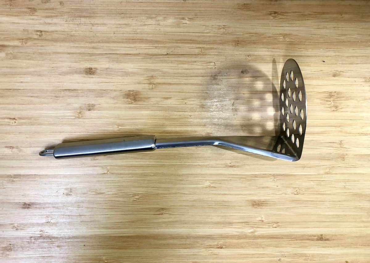 100均のポテトマッシャーが初使用で「ぐにゃり」 「さすがに不満」購入者の苦言拡散...販売元の反応は