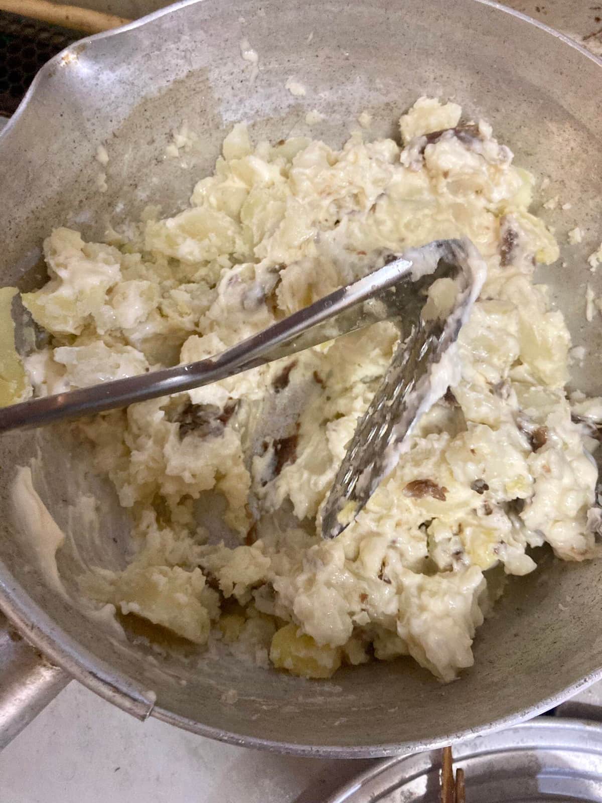 初使用で折れ曲がったポテトマッシャー（写真提供：投稿者）