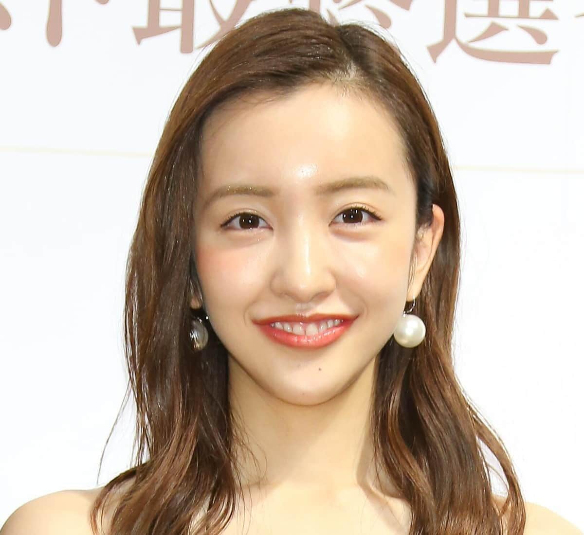 板野友美が「子どもに見えます」　夫・高橋奎二＆村上宗隆とのスリーショットに驚き「身長差凄い」