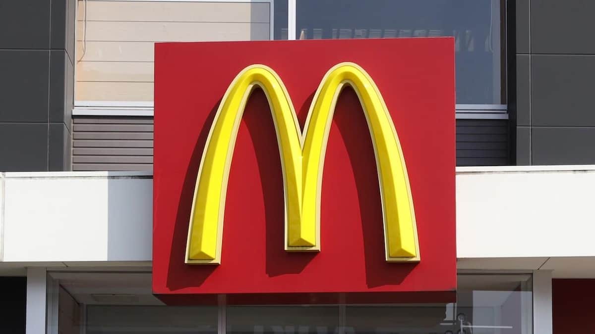 1年前は会社員→今はバイト「所得が下がったようにしか...」マックのポスターに憶測　広報に聞く本当の経緯