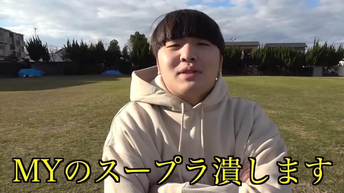 トヨタ・スープラのガラス破壊し大笑い　人気YouTuber過激企画に批判続出「胸糞悪い」...擁護の声も