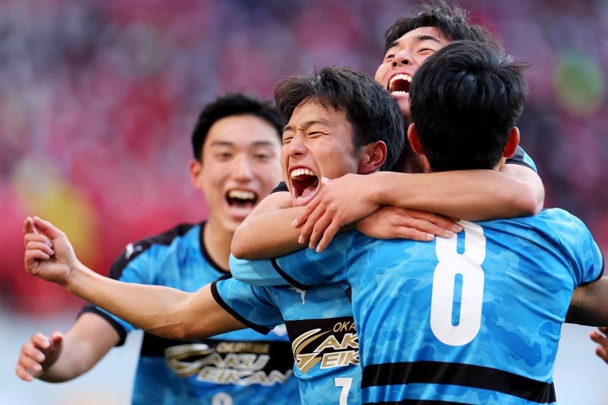 ゴールを決め歓喜の選手たち（写真：西村尚己/アフロスポーツ）