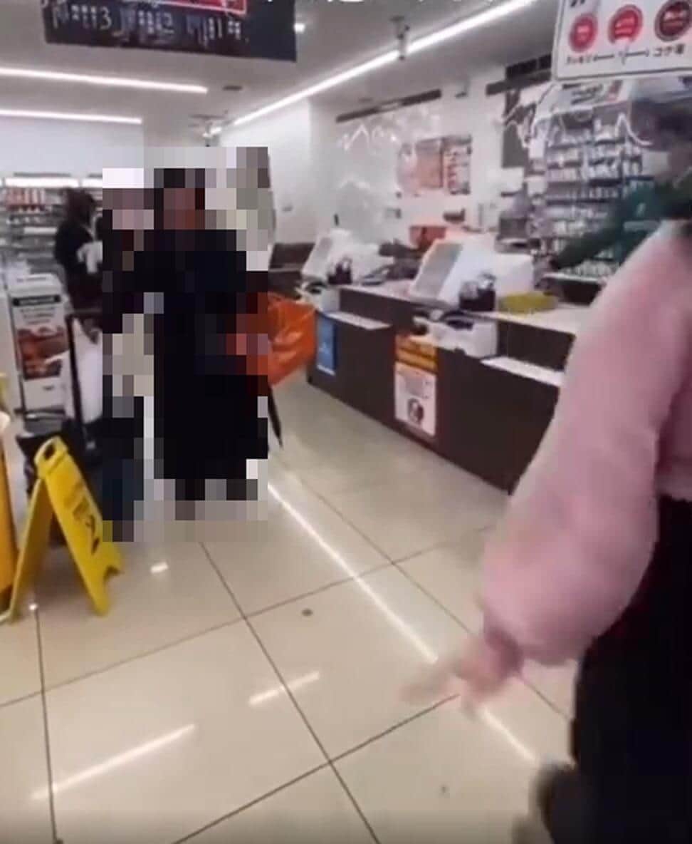 だまされたと怒るホームレス女性（TikTok投稿動画から）