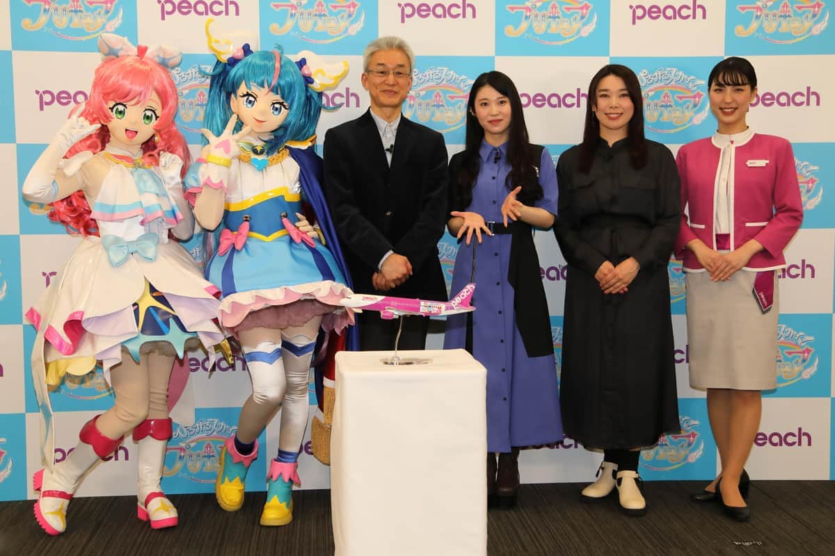 都内では記者会見も開かれた。写真左から3人目がプリキュアシリーズ「生みの親」の鷲尾天さん