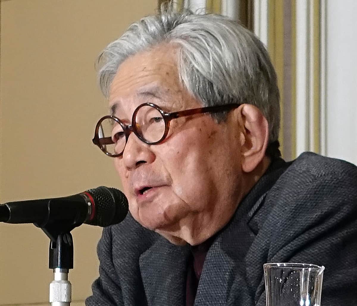 「励まし」と「救済」の文学　ノーベル賞の大江健三郎さんは何を残したか