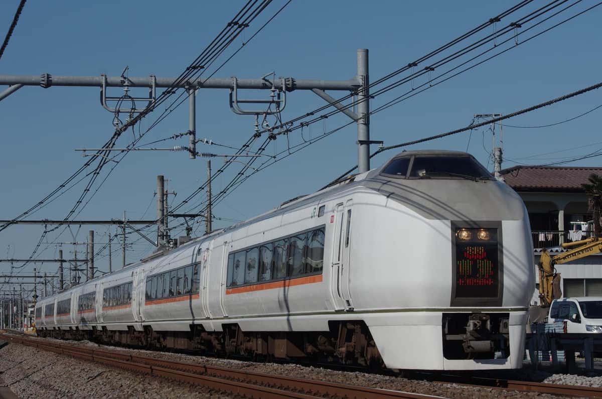 「ありえない行為」撮り鉄マナーに目撃者怒り　ホームの歌碑を土足で踏み付け...JR東も困惑