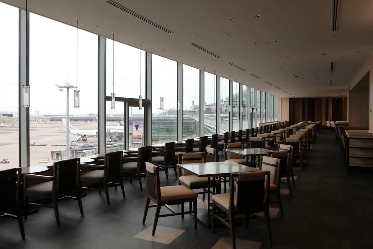 新たに羽田空港の4階にオープンする「サクララウンジ」。5階の既存スペースと合わせるとスペースは倍増する