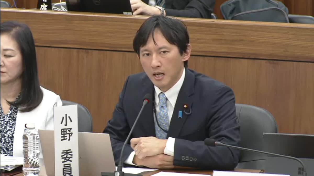 衆院憲法審査会で発言する日本維新の会の小野泰輔衆院議員。小西氏の発言は「お猿さんに対しても失礼だと思う」だと述べた（写真は衆院インターネット中継から）
