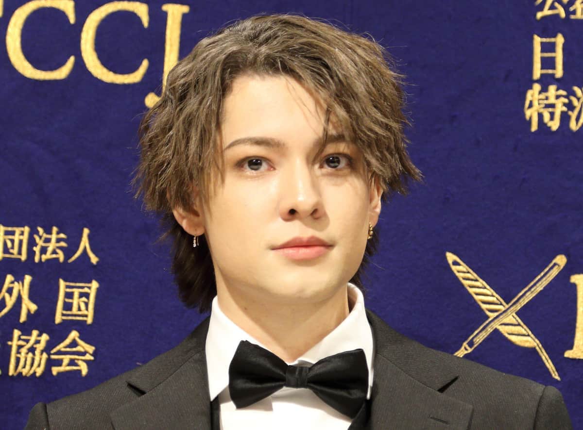 4月12日に記者会見した時の岡本カウアンさん