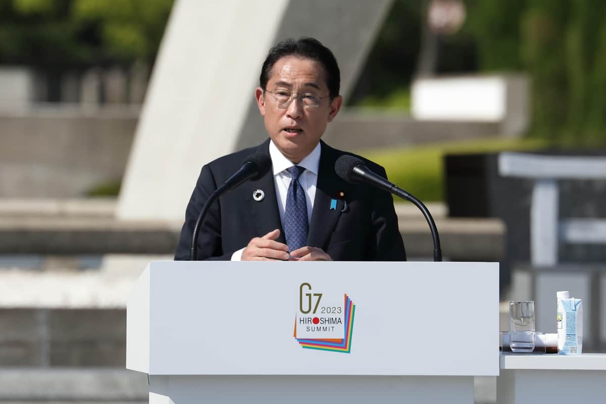 記者の質問に応じる岸田文雄首相
