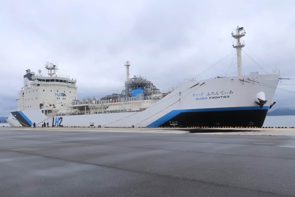世界初の液化水素運搬船「すいそ ふろんてぃあ」。G7広島サミットのタイミングで公開することで、国外にもアピールしたい考えだ