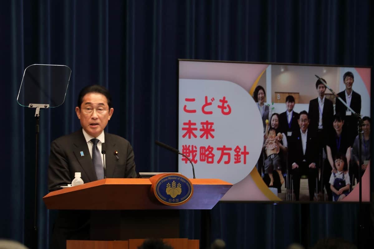 岸田首相、少子化対策で「テレワーク推進」表明　子が3歳未満なら「努力義務」検討
