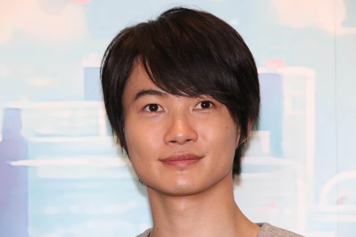 スーツ・革靴で川へ踏み入る　「らんまん」万太郎に視聴者悲鳴「せめて脱いで」「誰が洗うんだ？」