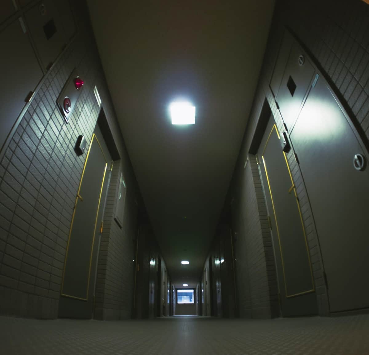 「深夜に廊下で子どもをあやす住民」はアリ？ナシ？　Twitterに見る「住まいの悩み」あれこれ