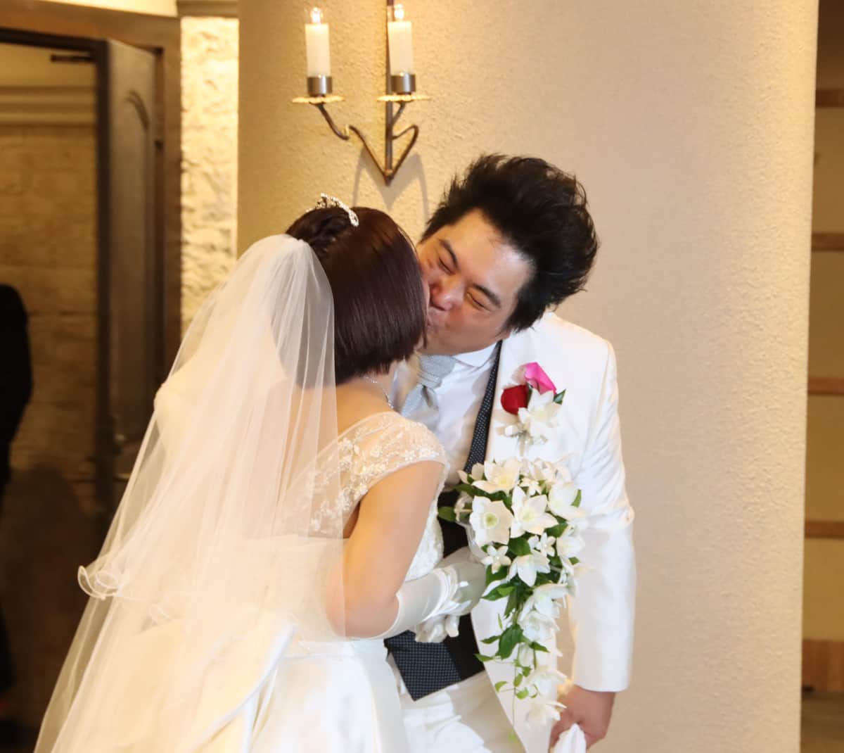 Tシャツ、サンダル、戦隊ヒーロー　へずまりゅう結婚式で見た、出席者の「自由すぎるファッション」