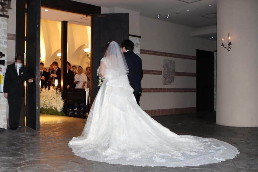 左から新婦・しーちゃん、コレコレさん（2023年7月6日撮影）