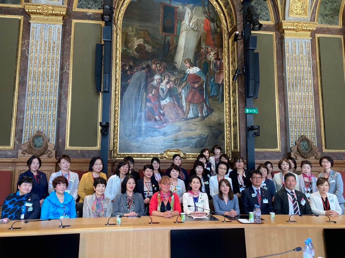 自民党女性局に野党「誤解招かぬよう十分注意して」　「フランス研修」自体への批判は抑制的