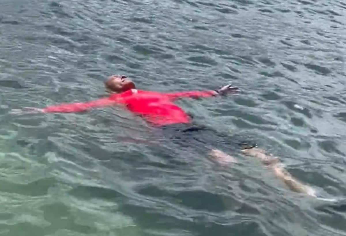 「この手法は海では危険です！」水難救済会、体を張って注意喚起　実は危うい「大の字」浮き、正しい対処法は？