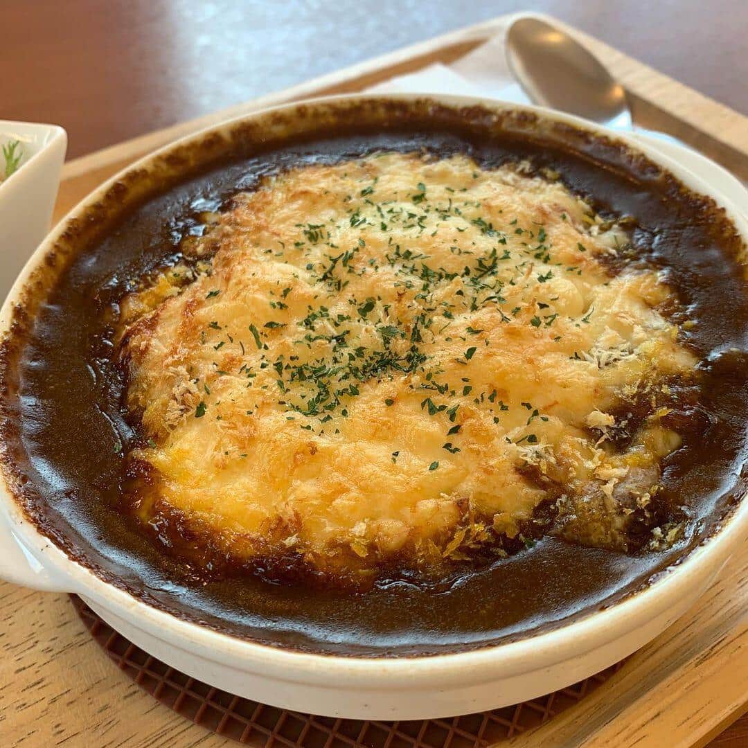 門司港では「焼きカレー」が名物料理だ（写真は「門司港茶寮別館」インスタグラムから）