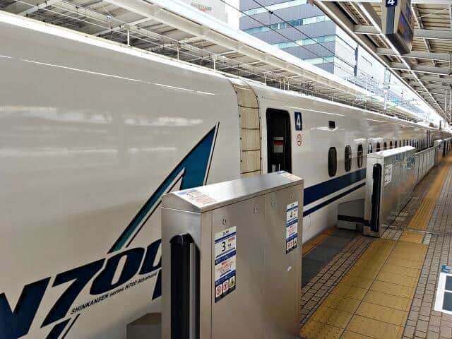 東海道新幹線「喫煙ルーム」廃止　昔は車内も駅ホームも吸えたのに...鉄道の禁煙いつから進んだのか