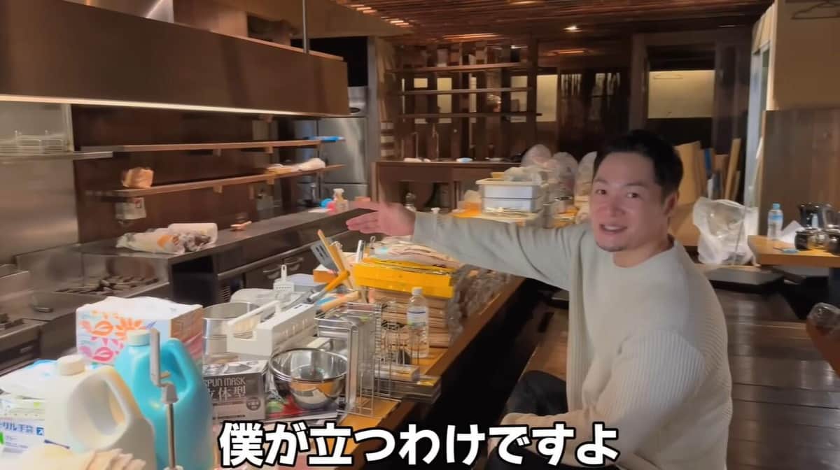 開店に向け準備中の焼肉店内。飯田将成さんのYouTubeチャンネルより