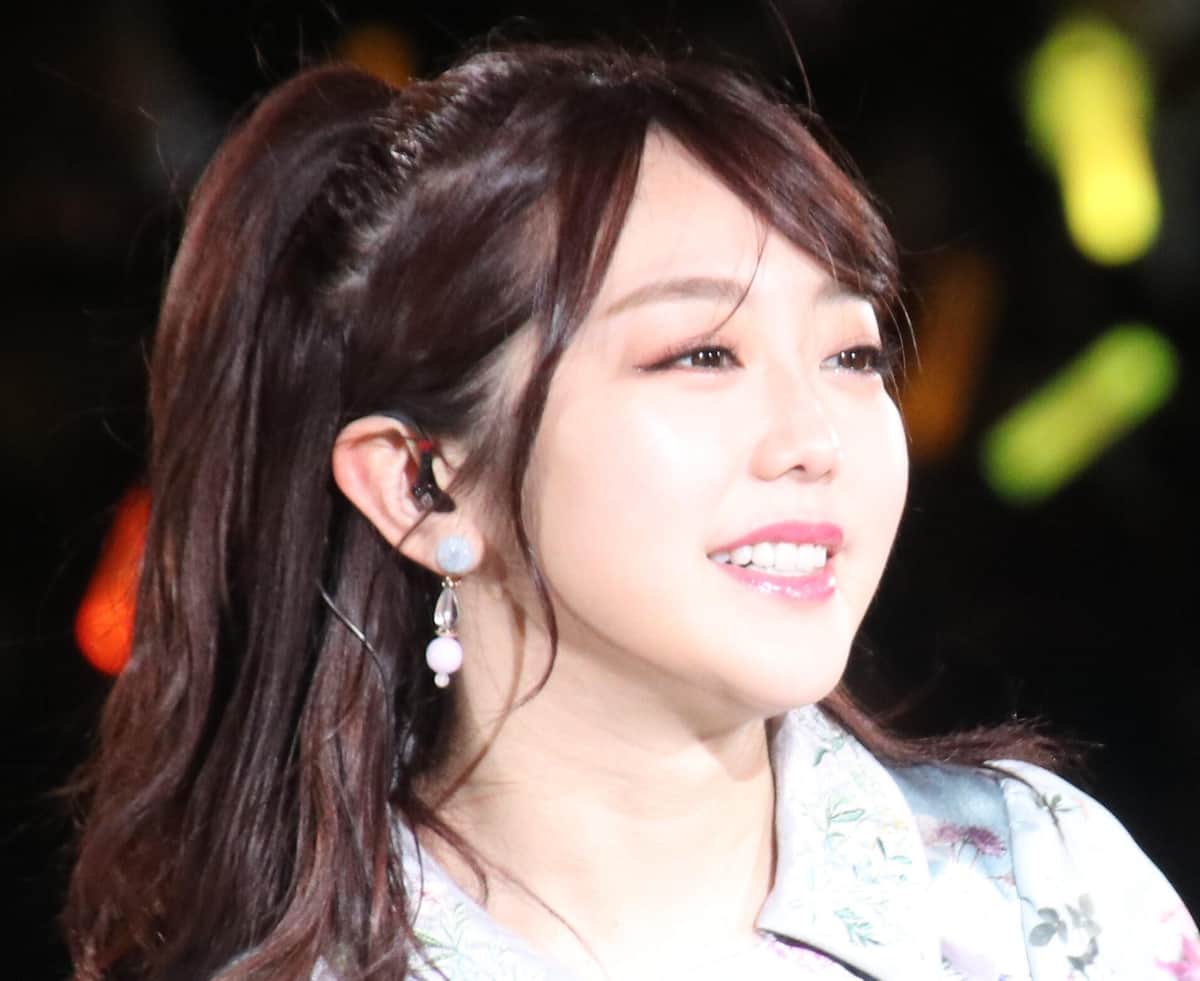 「ふざけんじゃねぇ！」峯岸みなみ丸刈り騒動でメンバーブチギレも...　当時の本人胸中に共演者爆笑「そこで？！」