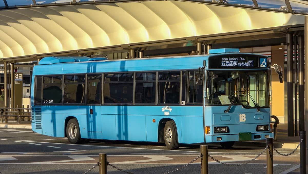 「運転士の退職理由」バス停掲示はプライバシー侵害？　SNS指摘も社長「許可いると思わない」...弁護士の見解は