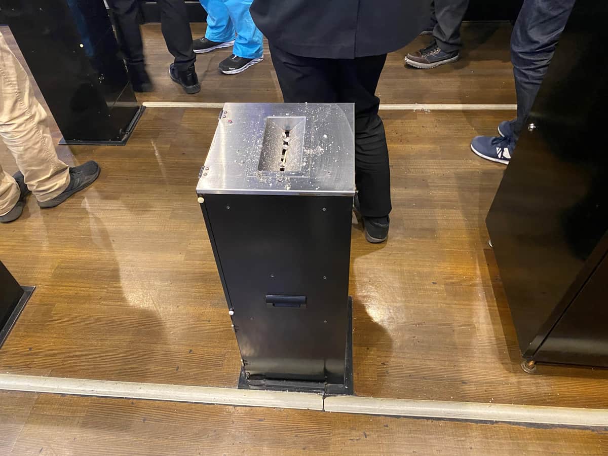 秋葉原・ミマツたばこの喫煙所（編集部撮影）