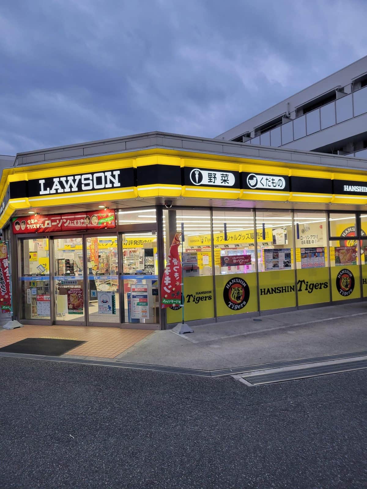 タイガース仕様「思想が強い」ローソン　「アレ」効果で「パインアメ」大人気