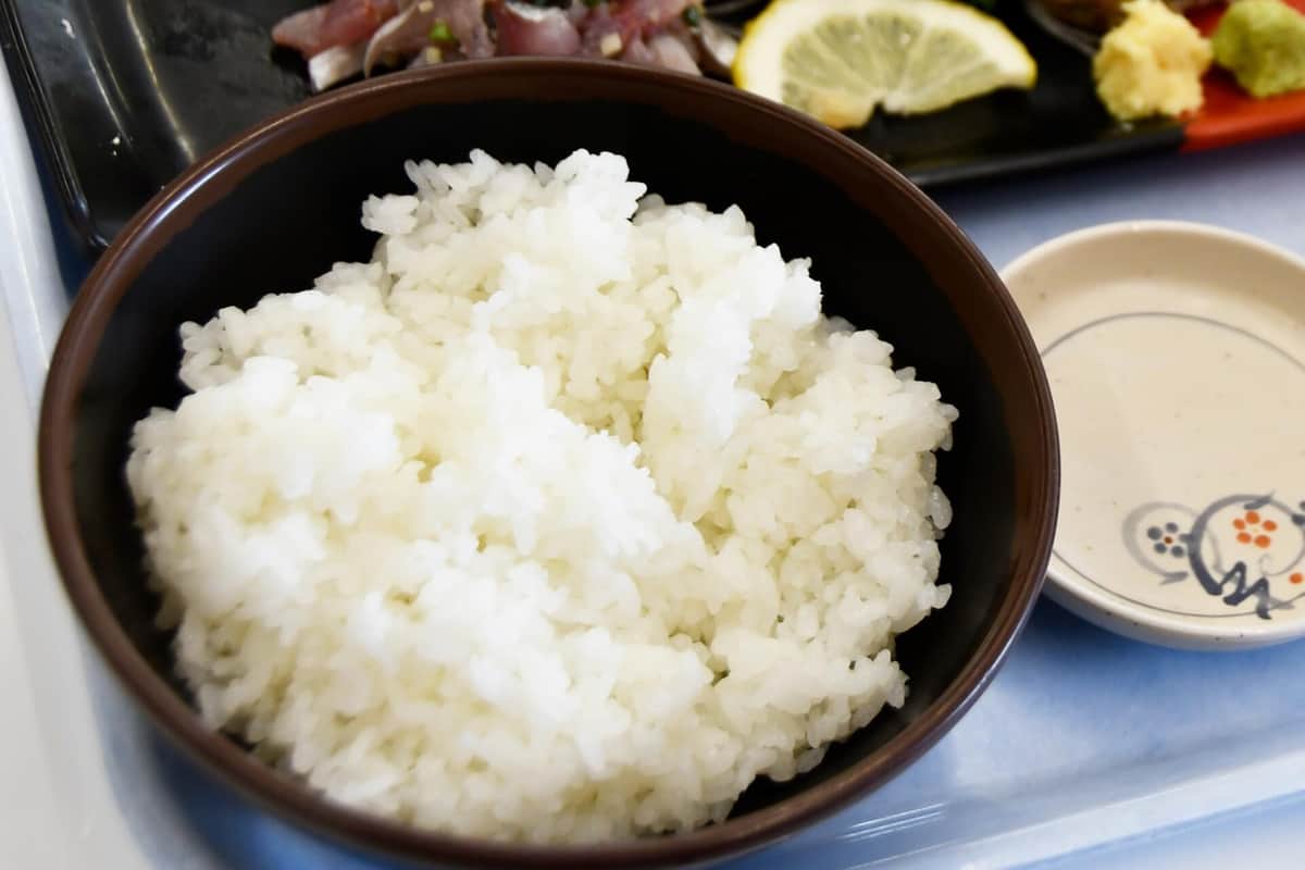 「茶碗にご飯粒残す」のはマナー違反？SNSで論争　専門家は「違反も何もないと正直思います」