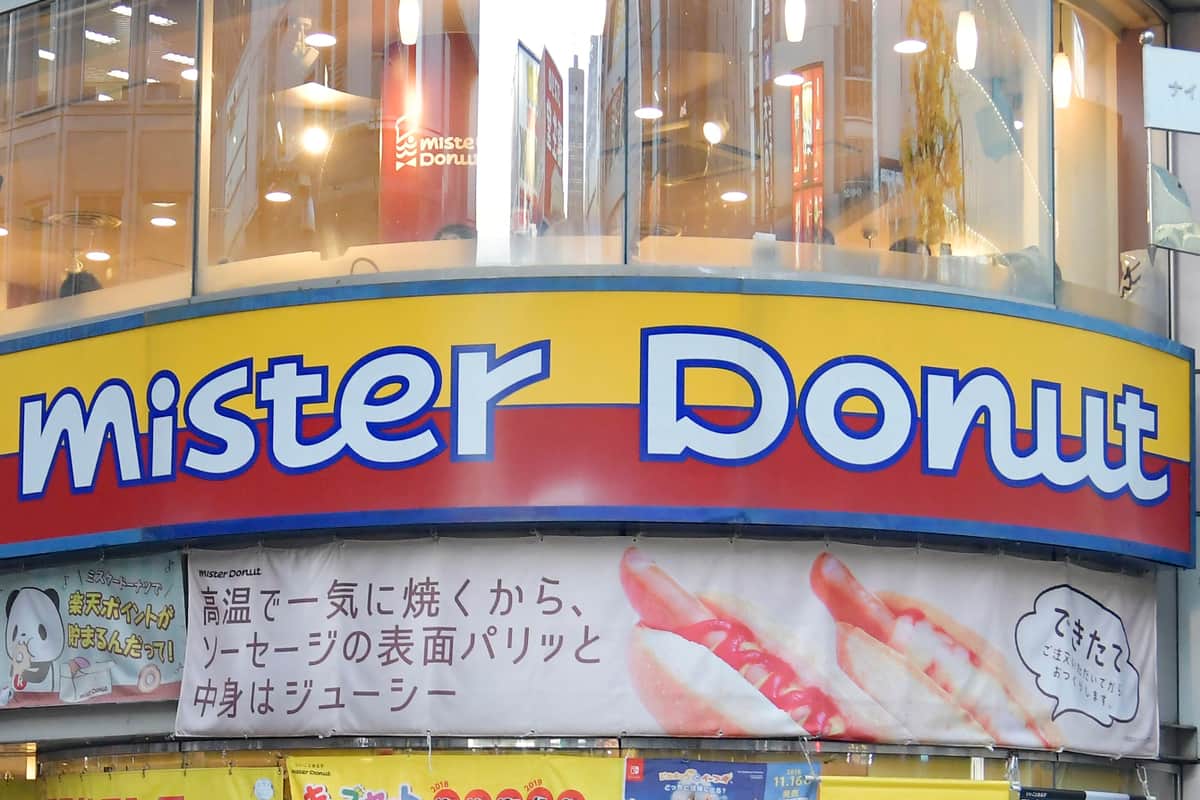 ミスドでドーナツ買ったら...皿でなく紙に置かれた　「なんか寂しい」ネットで話題、運営明かした「一部店舗の事情」