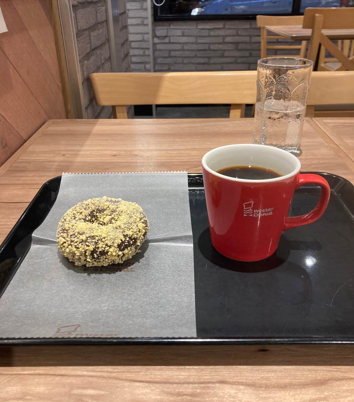 シートを敷いたトレーに直置きされたドーナツ（ピヨタソ（@piyo_hiyokoman）さん提供）