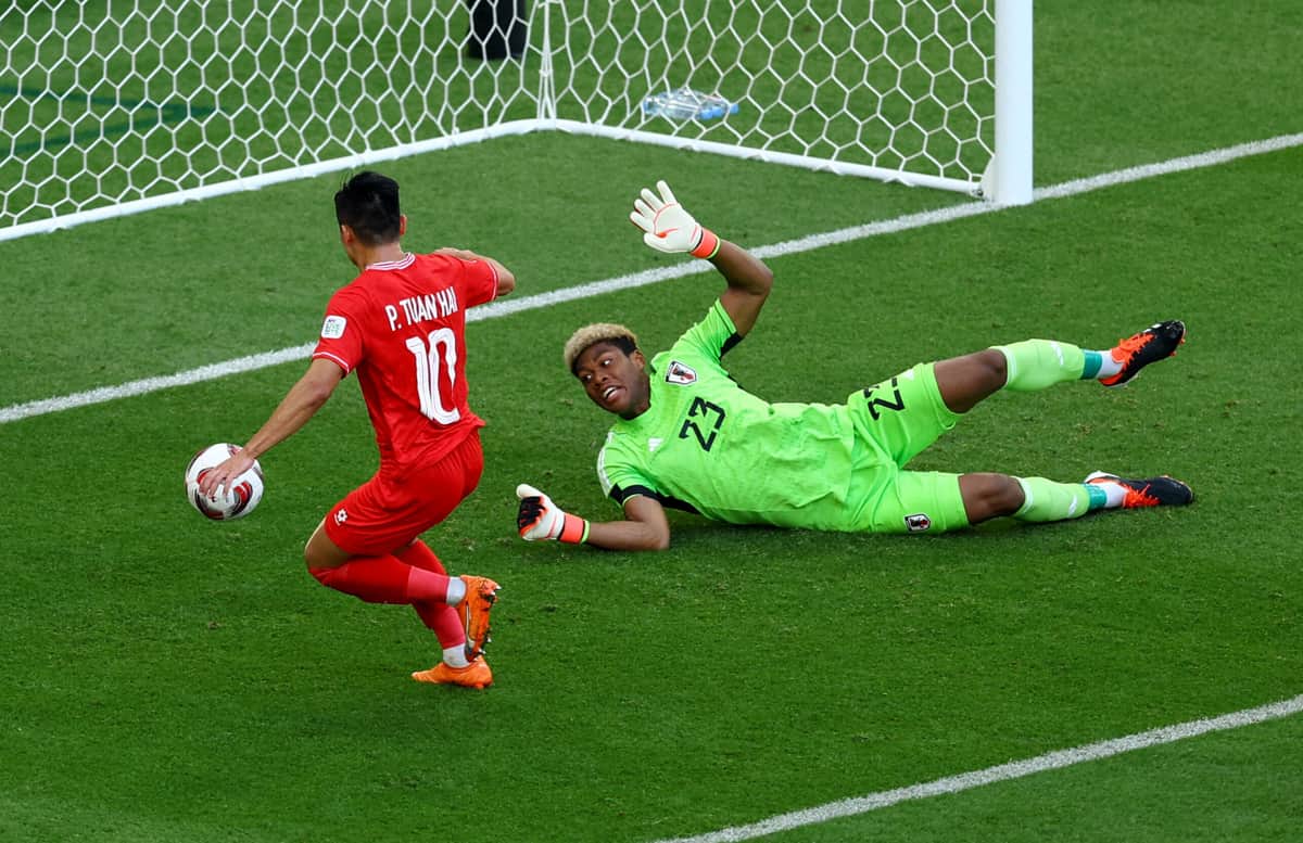 2失点のGK鈴木彩艶は「大きなミス犯した」　韓国メディアが辛辣批評「不安露呈」「残念な結果」