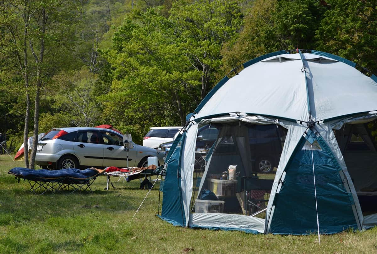 コロナ禍収束で「キャンプブーム」終了？　テントや寝袋「ブックオフ大量陳列」写真が波紋